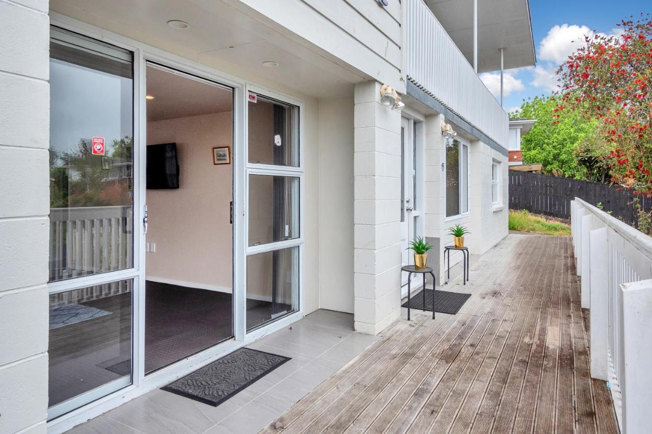 Villa Sunny Side Getaway With Parking And Aircon à Auckland Extérieur photo