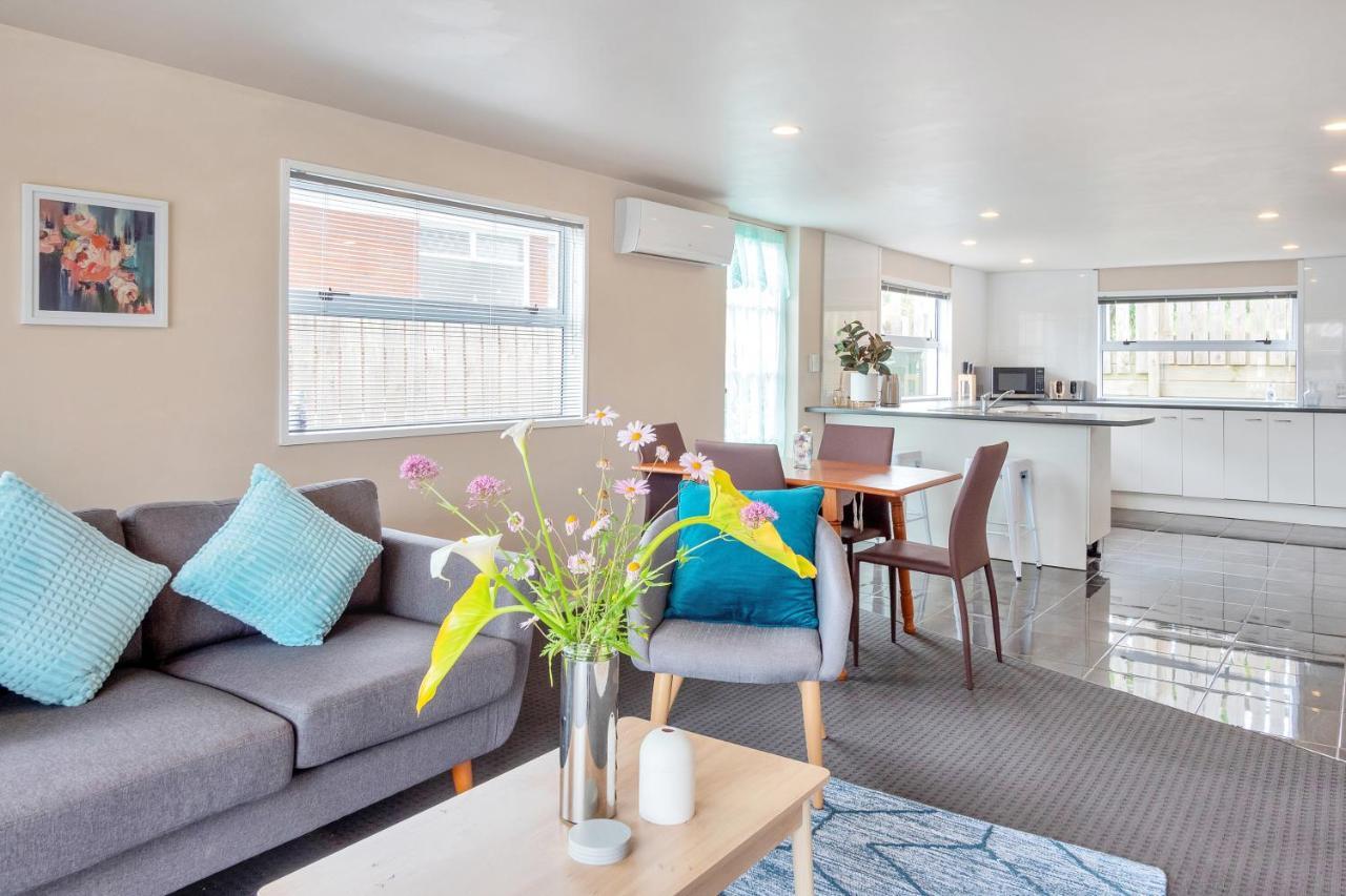 Villa Sunny Side Getaway With Parking And Aircon à Auckland Extérieur photo